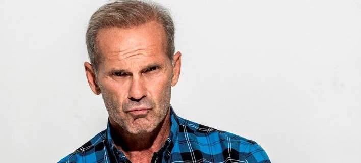 Ο Πέτρος Κωστόπουςλο προκαλεί ανοιχτά την ελληνική κοινωνία: «Σας ξεβλάχεψα με τα περιοδικά μου»